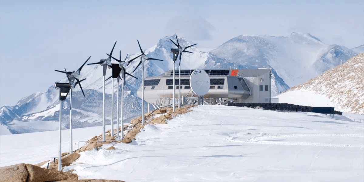 Antarctica-Station_energy-infrastructure-on-ice-CC-greenbuildermedia-com