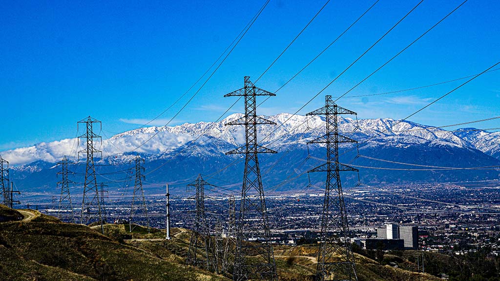 electricity-energy-towers-electroengineering-res-frank-pereira-PG38l-kFVn0-unsplash