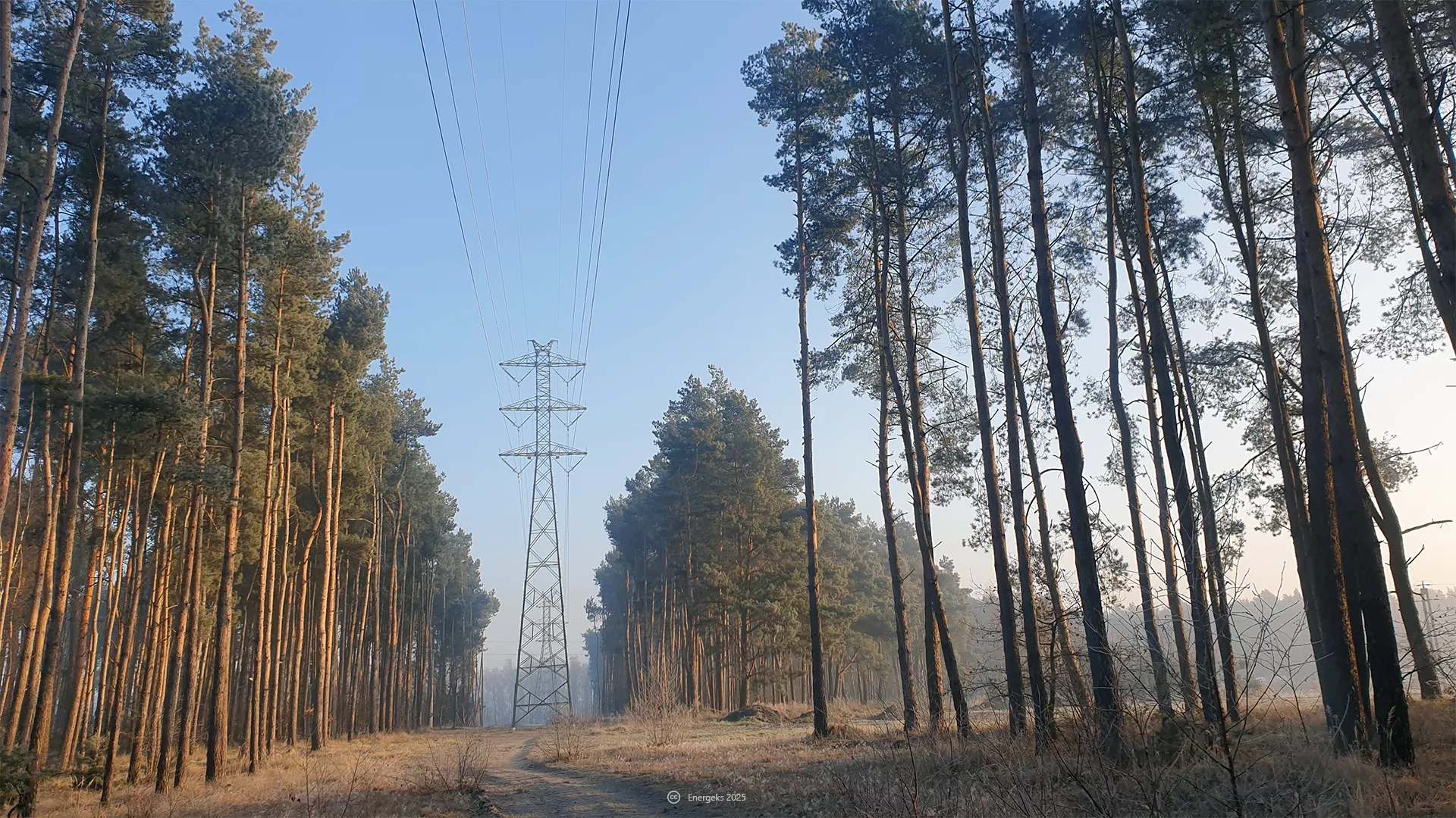 high-voltage-transmission-tower-connectivity-energyflow